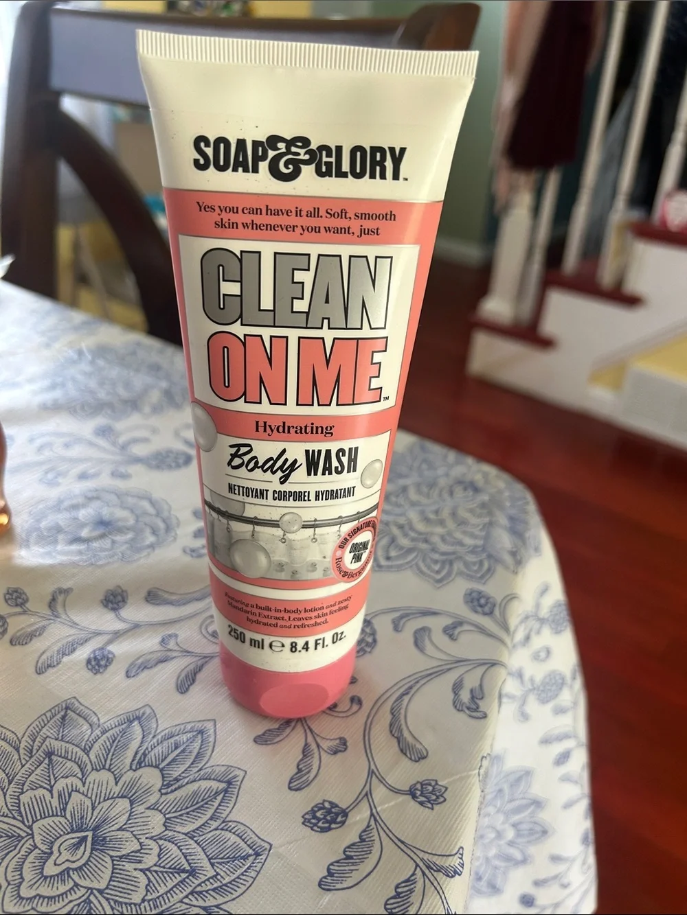 Soap & Glory Clean On Me Hydrating Body Wash - White & Pink Tube